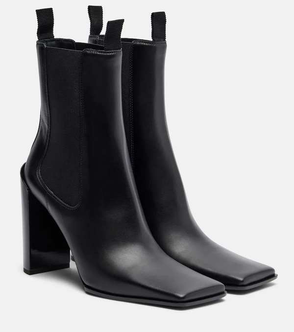  Alaia Alaia 90 Leather Chelsea Boots 