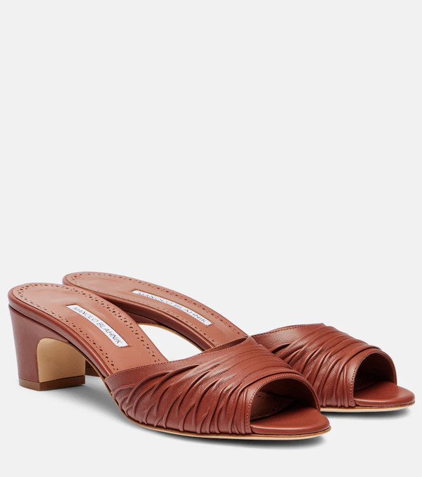  Manolo Blahnik Manolo Blahnik Piruabar Gathered Leather Mules 