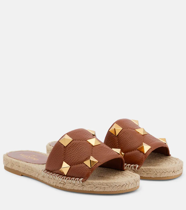  Valentino Garavani Valentino Garavani Roman Stud Leather And Raffia Slides 