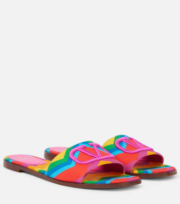  Valentino Garavani Valentino Garavani Vlogo Chevron 24 Canvas Slides 