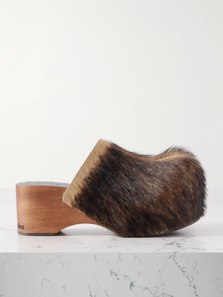  Acne Studios   Calf Hair Platform Clogs   Brown 