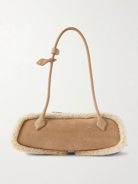  Alaïa   Le Teckel Medium Shearling Shoulder Bag   Camel 
