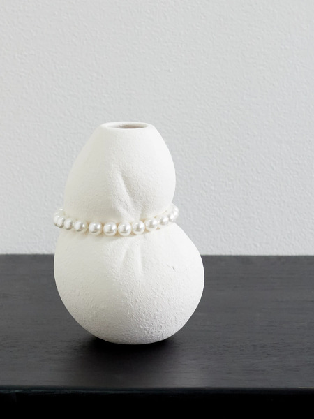  Completedworks   Squeezed Small Pearl Like Embellished Ceramic Vase   Beige 