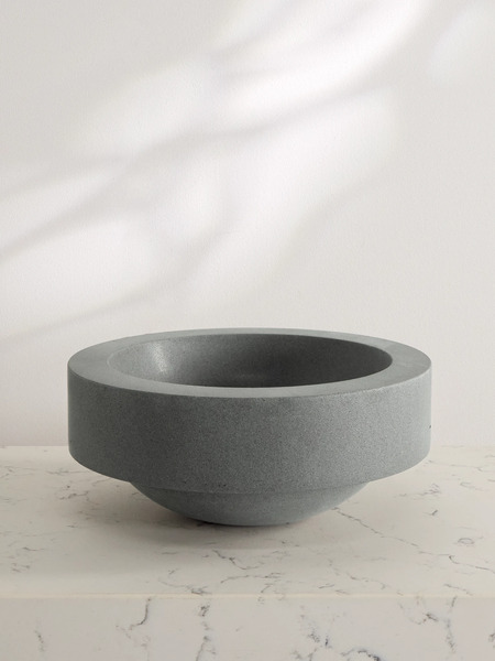  Louise Roe   09 Gallery Object Basalt Bowl   Dark Gray 
