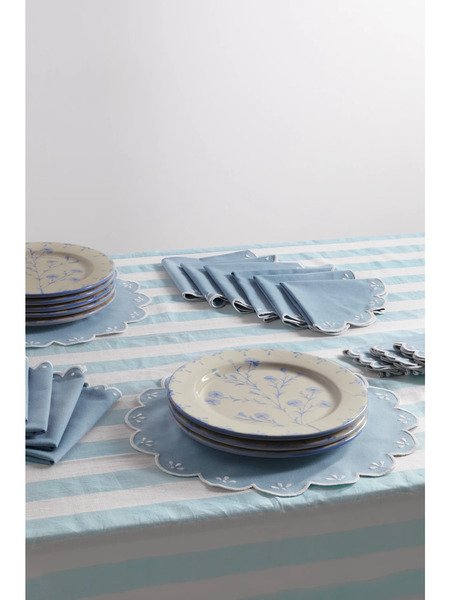  Maison Margaux   Provence Printed Linen Tablecloth And Set Of Eight Embroidered Scalloped Napkins   Light Blue 