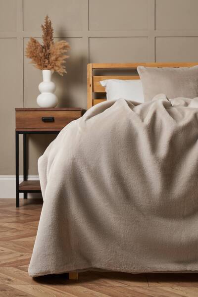  Bhs Faux Fur Throw With Velvet Backing, Natural 