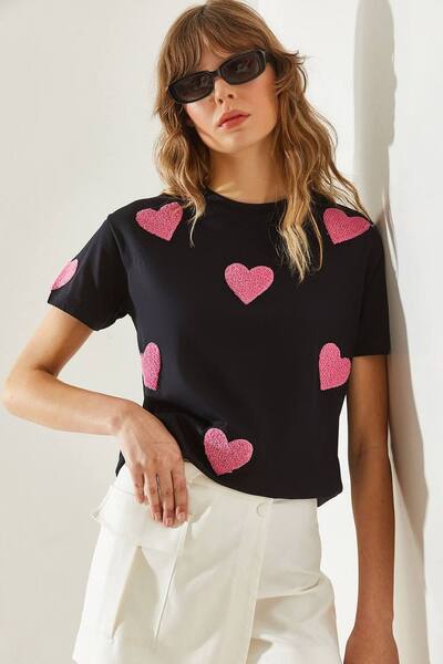 Bianco Lucci Heart Pattern Embroidered Crew Neck T-shirt, Black 