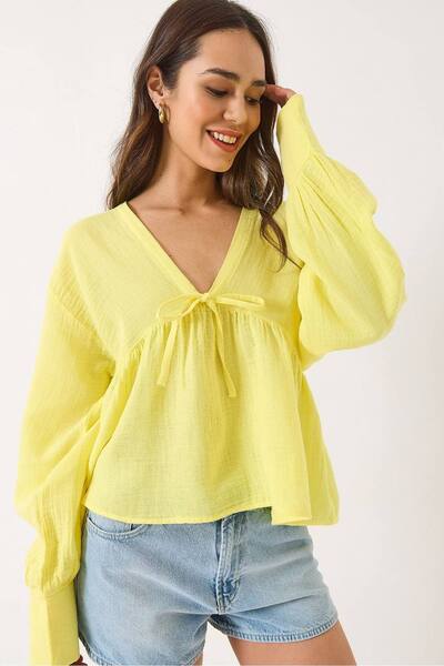  Bianco Lucci Textured V-neck Crop Blouse With Bow Tie, Lemon 