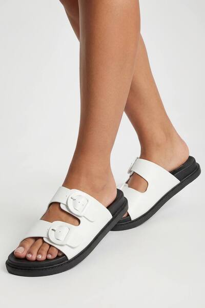  Boohoo Double Strap Buckle Detail Platform Sliders, White 