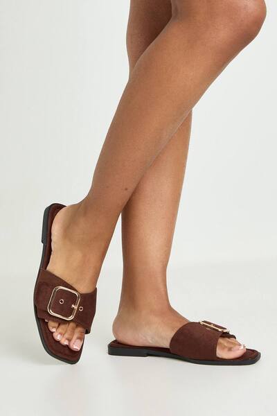  Boohoo Faux Suede Oversized Buckle Detail Sliders, Chocolate 