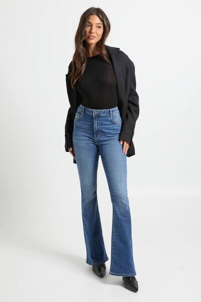  Boohoo High Waist Booty Lifting Flared Jean, Mid Wash 