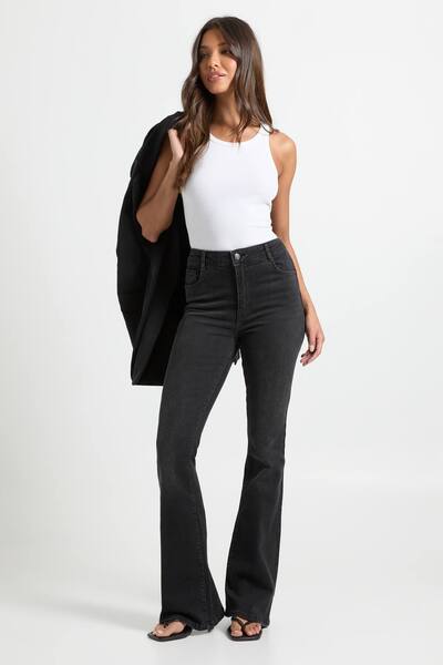  Boohoo High Waist Booty Lifting Flared Jean, Washed Black 