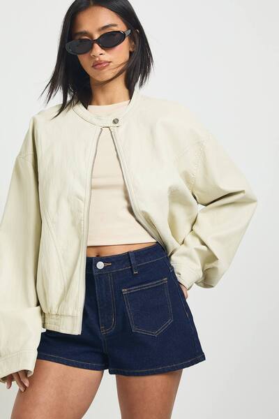  Boohoo Petite Front Pocket Detail Denim Shorts, Indigo 