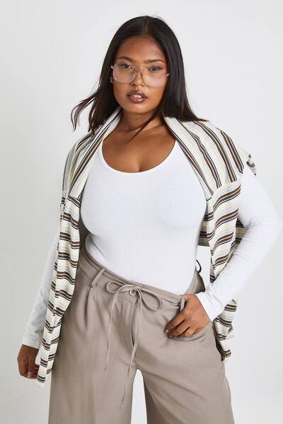  Boohoo Plus Basic Long Sleeve Scoop Neck Bodysuit, White 