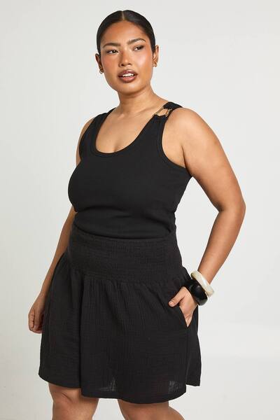  Boohoo Plus Cheesecloth Shirred Waistband Short, Black 