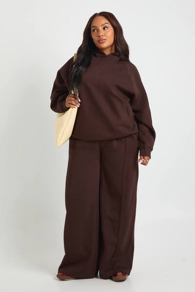  Boohoo Plus Core Basic Pintuck Detail Straight Leg Jogger, Chocolate 