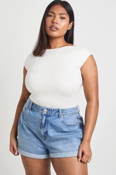  Boohoo Plus Denim Mom Short, Acid Wash Light Blue 