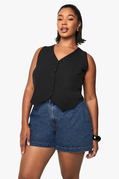  Boohoo Plus Denim Mom Short, Mid Blue 