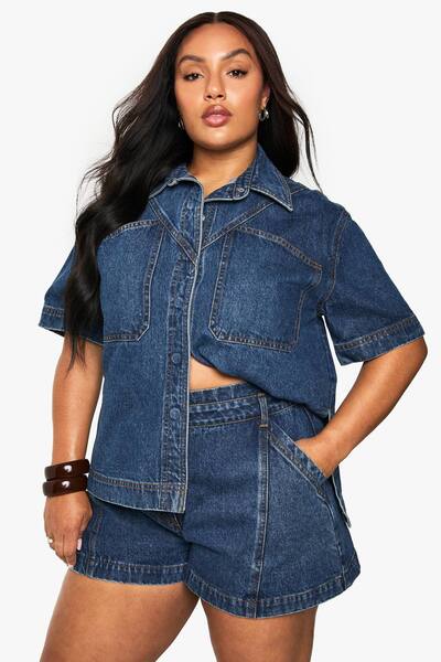  Boohoo Plus Denim Seam Detail Flippy Denim Short, Mid Blue 