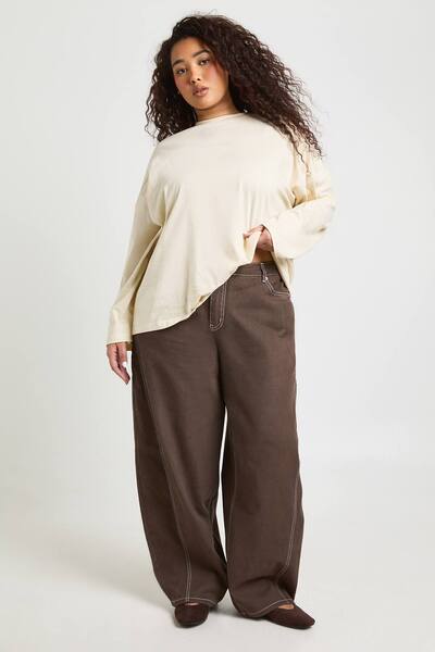 Boohoo Plus Mid Waist Barrel Jean, Chocolate 