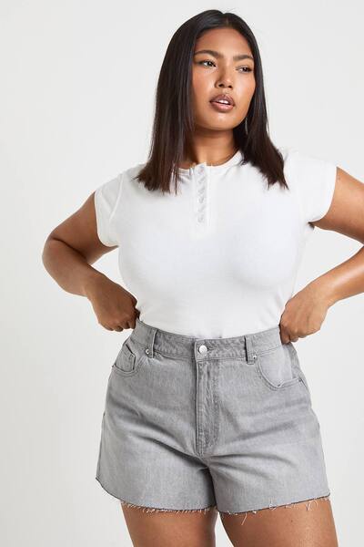  Boohoo Plus Raw Hem Denim Short, Grey 