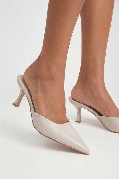  Boohoo Square Toe Court Mules, Cream 