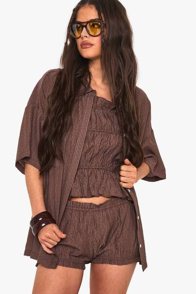  Boohoo Textured Stripe Ruffle Shorts, Chocolate 
