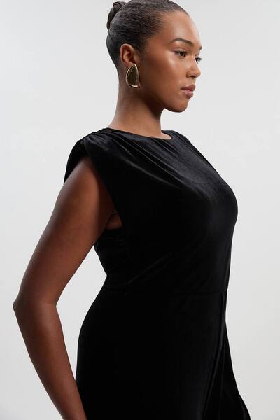  Karenmillen Plus Size Stretch Velvet Strong Shoulder Jumpsuit, Black 