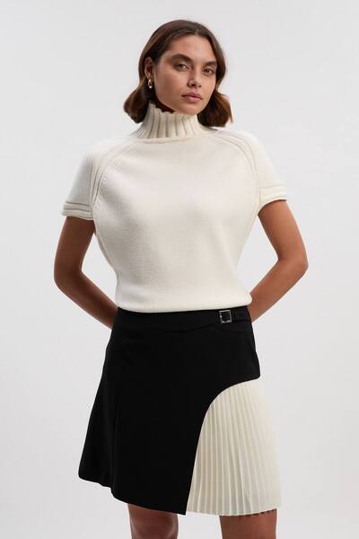  Karenmillen Tailored Buckle Detail Pleated Mini Skirt, Mono 