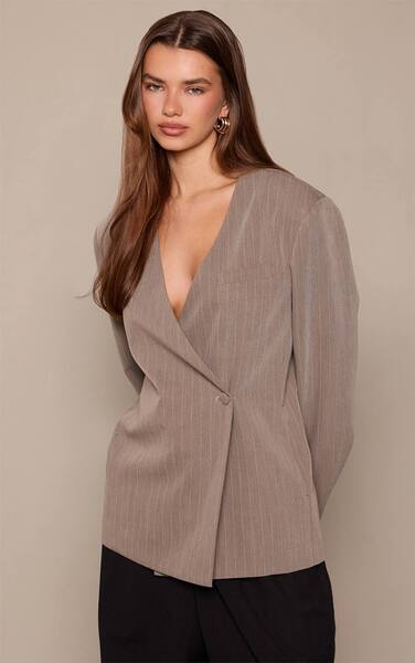  Prettylittlething Beige Striped Tailored Asymmetric Collarless Blazer 
