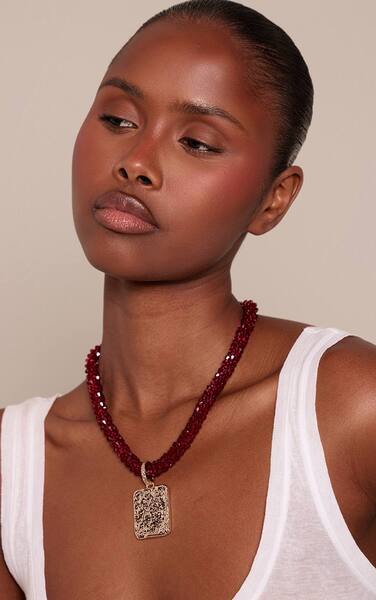  Prettylittlething Berry Crystal Beaded Gold Pendant Statement Necklace, Red 
