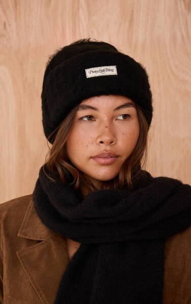 Prettylittlething Black Fluffy Chunky Rib Beanie 