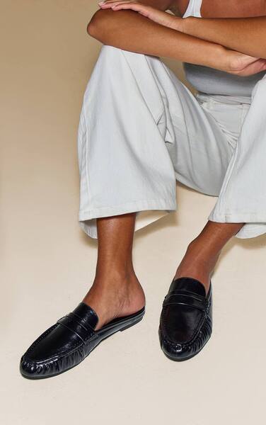 Prettylittlething Black Suede Ruched Round Toe Loafer Mule 