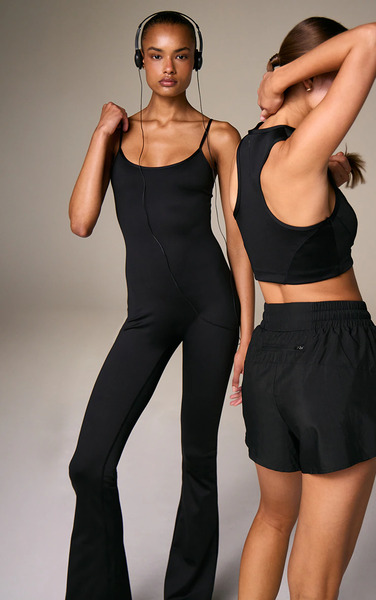 Prettylittlething Black Ultimate Flared Jumpsuit 