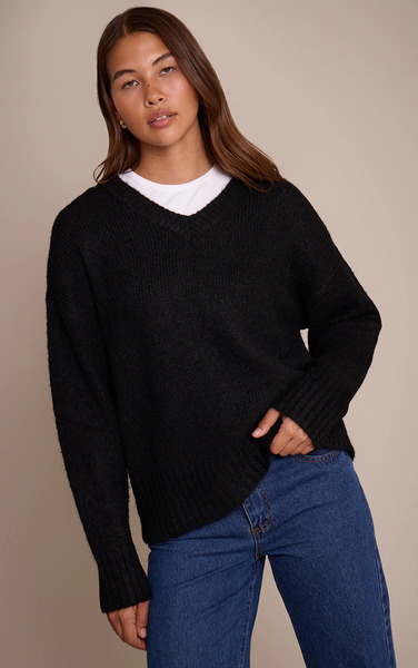  Prettylittlething Black V Neck Rib Detail Jumper 