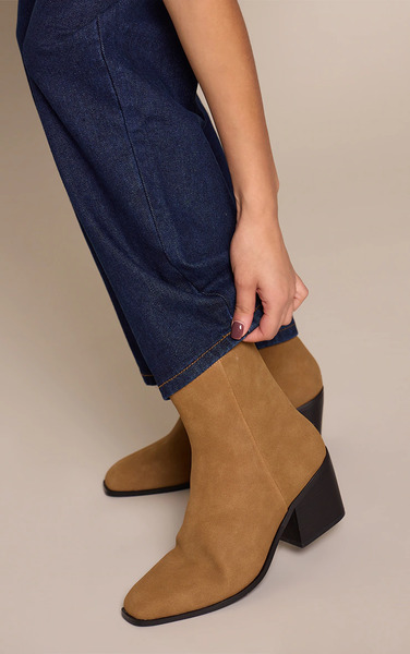  Prettylittlething Camel Nubuck Block Heel Ankle Boot 