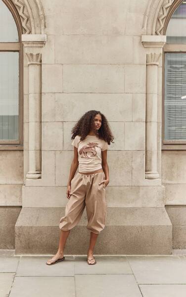  Prettylittlething Camel Stretch Woven Balloon Cropped Trouser 