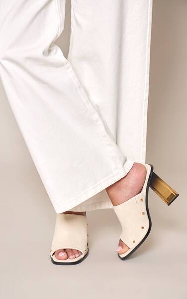  Prettylittlething Cream Faux Leather Resin Block Heel Studded Mules 