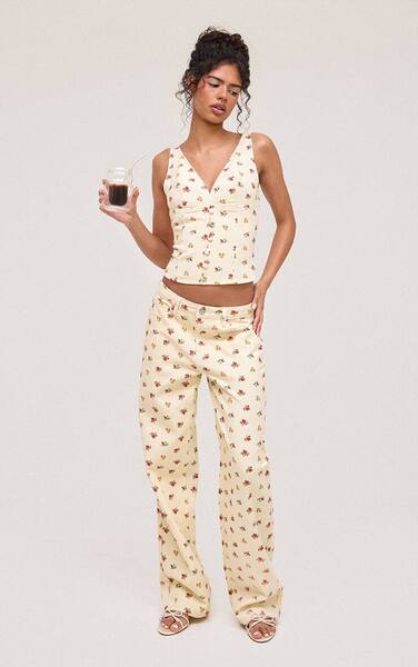  Prettylittlething Cream Floral Mid Rise Straight Leg Jeans 