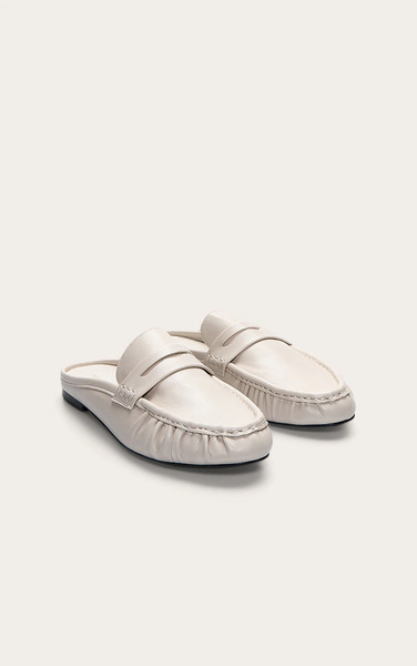  Prettylittlething Cream Ruched Round Toe Loafer Mule 