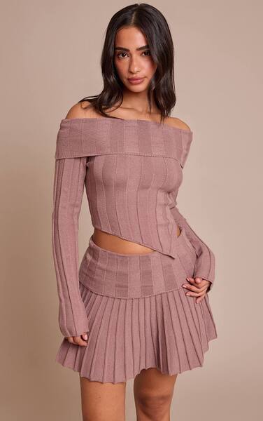  Prettylittlething Petite Mocha Asymmetric Off Shoulder Knitted Top 
