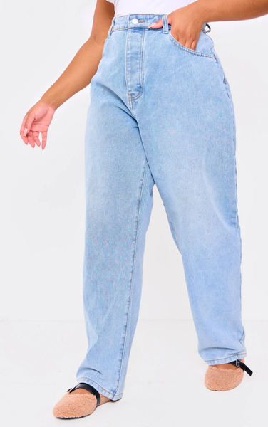  Prettylittlething Prettylittlething Plus Light Blue Wash Boyfriend Jeans 