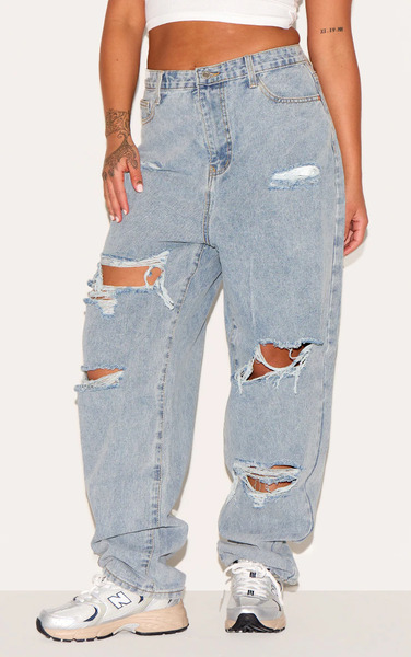  Prettylittlething Prettylittlething Plus Light Wash Ripped Mom Jeans, Light Blue Wash 