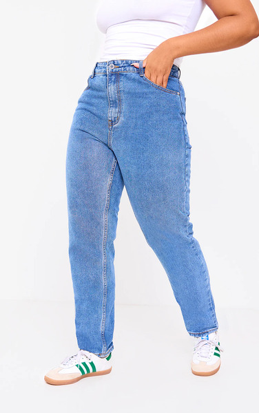  Prettylittlething Plus Mid Washed Mom Jeans, Mid Blue Wash 