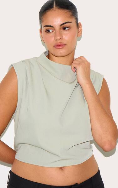  Prettylittlething Plus Sage Woven Pleated Boxy Top 