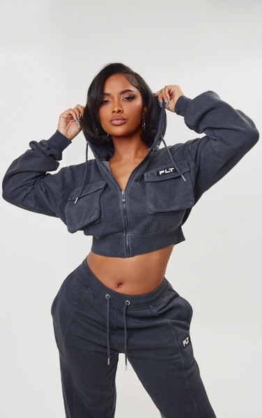  Prettylittlething Prettylittlething Shape Washed Charcoal Cargo Cropped Hoodie 