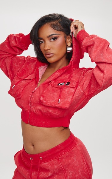  Prettylittlething Prettylittlething Shape Washed Red Shape Cargo Cropped Hoodie 
