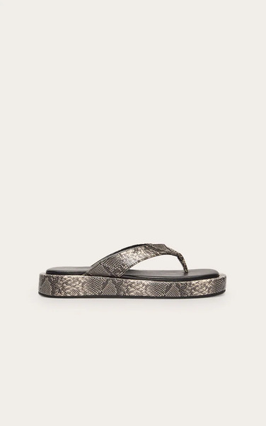  Prettylittlething Snake Pu Round Toe Thong Flatform Sandals, Snake Print 