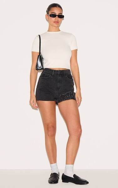  Prettylittlething Prettylittlething Washed Black Ripped Denim Mom Shorts 