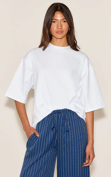  Prettylittlething White Oversized Boxy T-shirt 